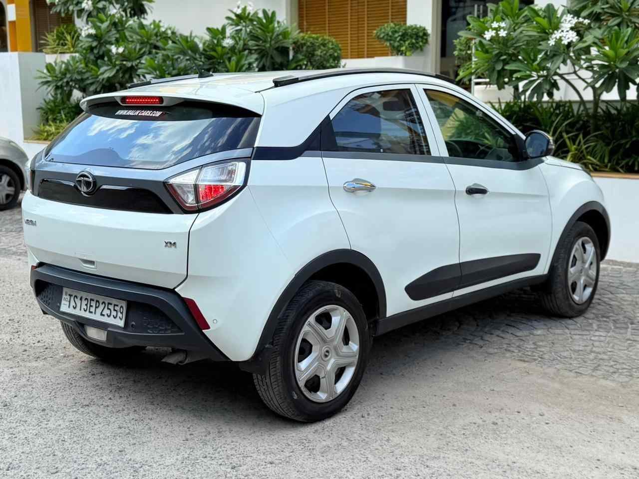 Tata Nexon XM Diesel Manual - Image 6