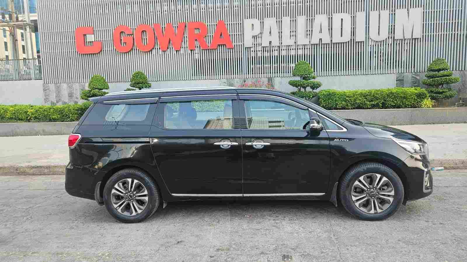 Kia Carnival Limousine+ Diesel Automatic - Image 2