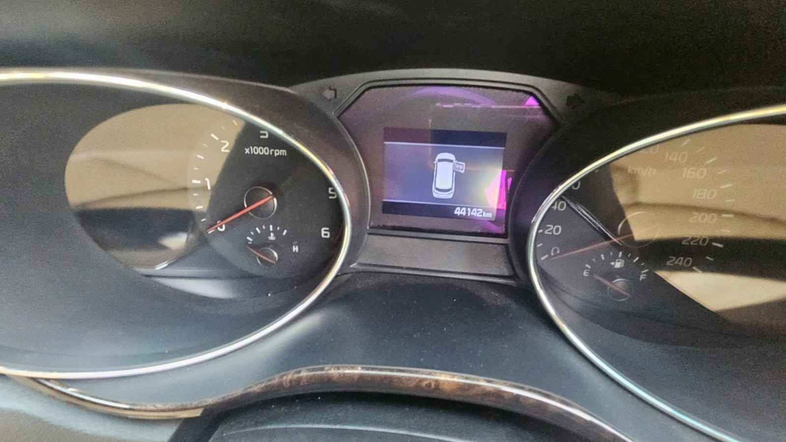 Kia Carnival Limousine+ Diesel Automatic - Image 6
