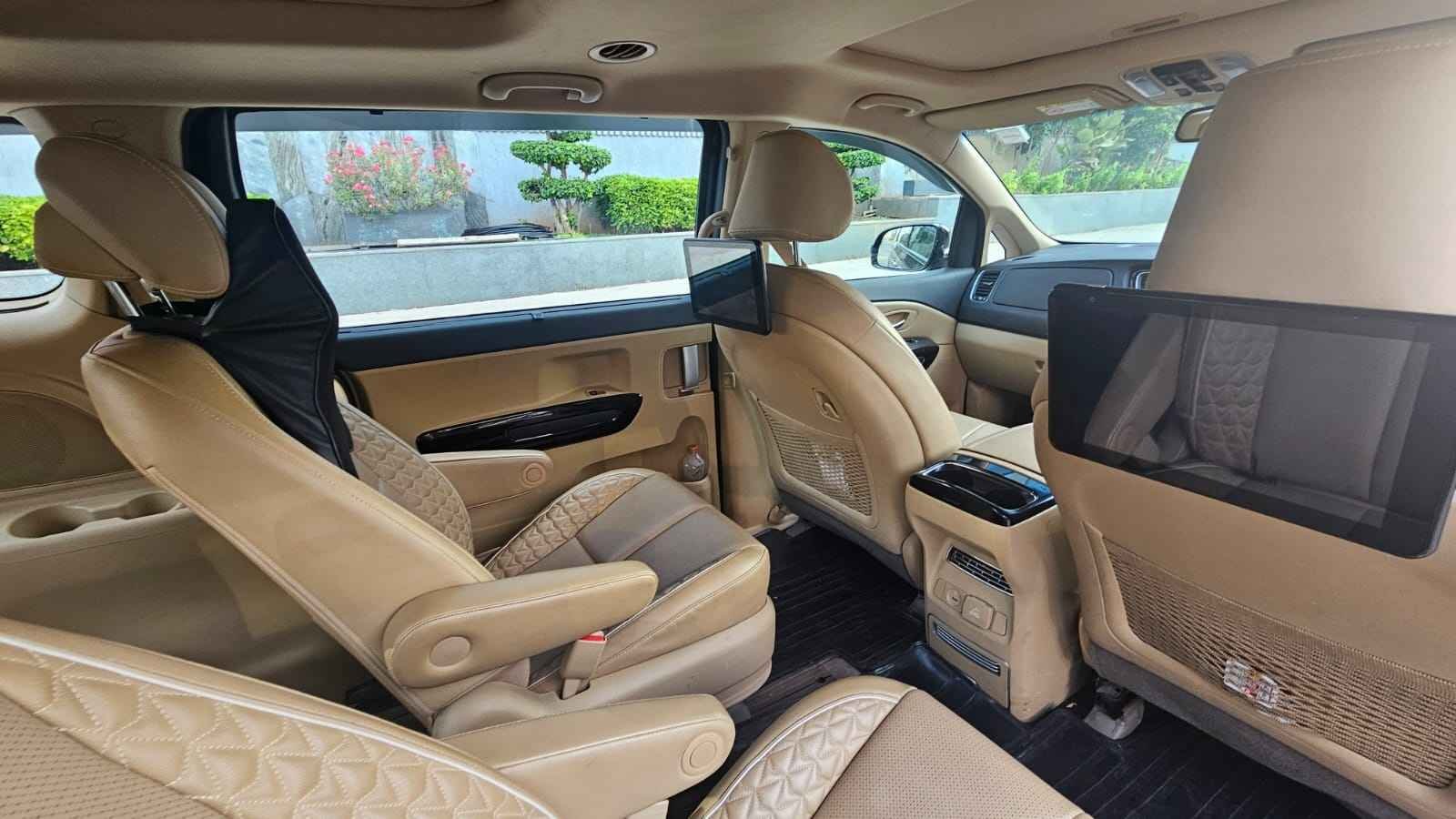 Kia Carnival Limousine+ Diesel Automatic - Image 5