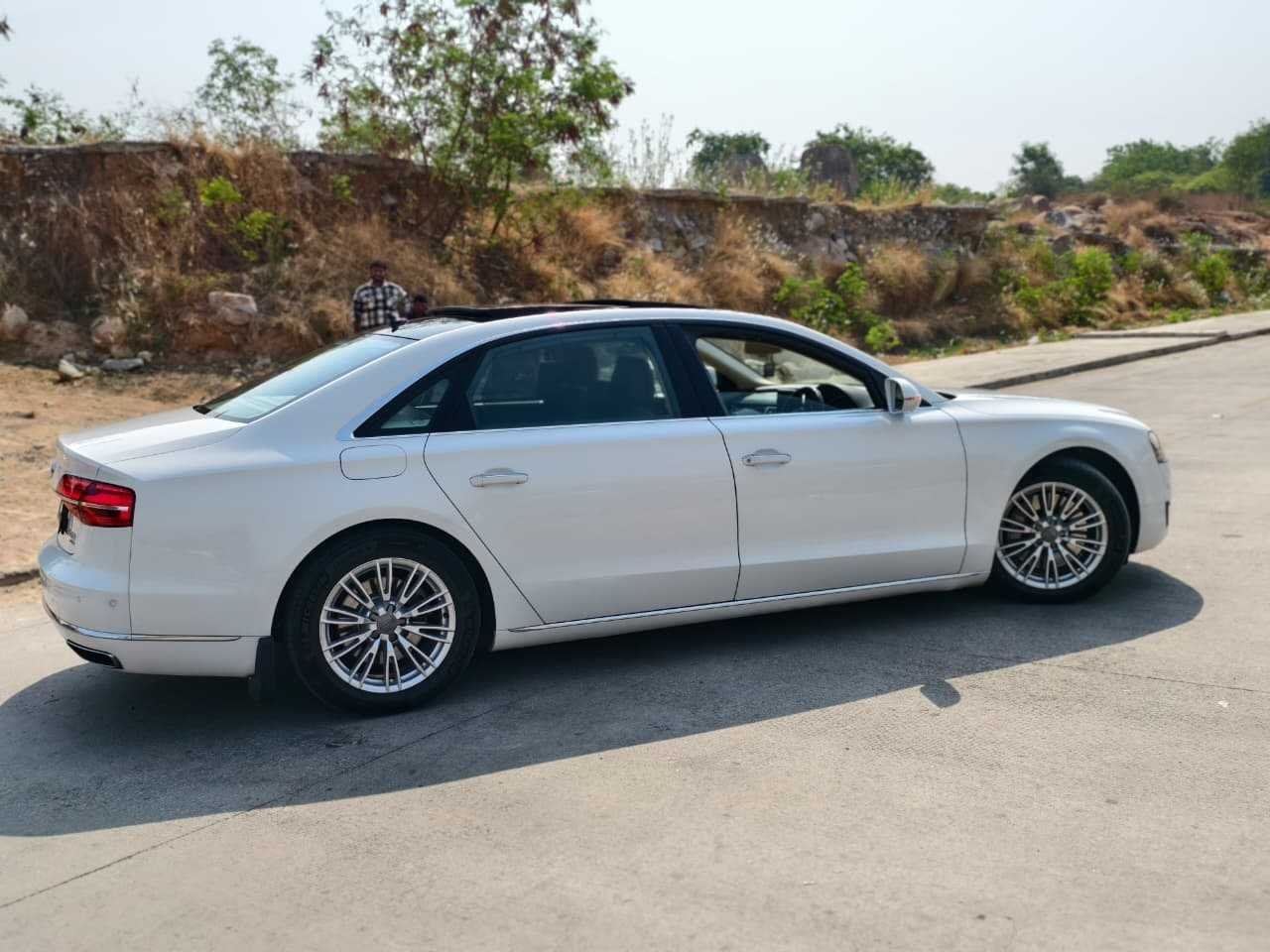 Audi A8L Business Class - Image 2