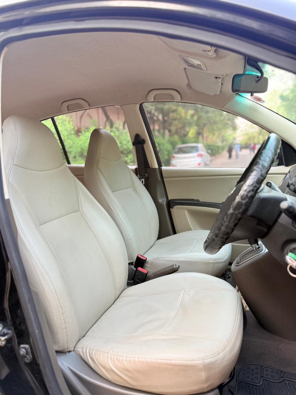 Hyundai i10 Sportz Petrol AMT - Image 3