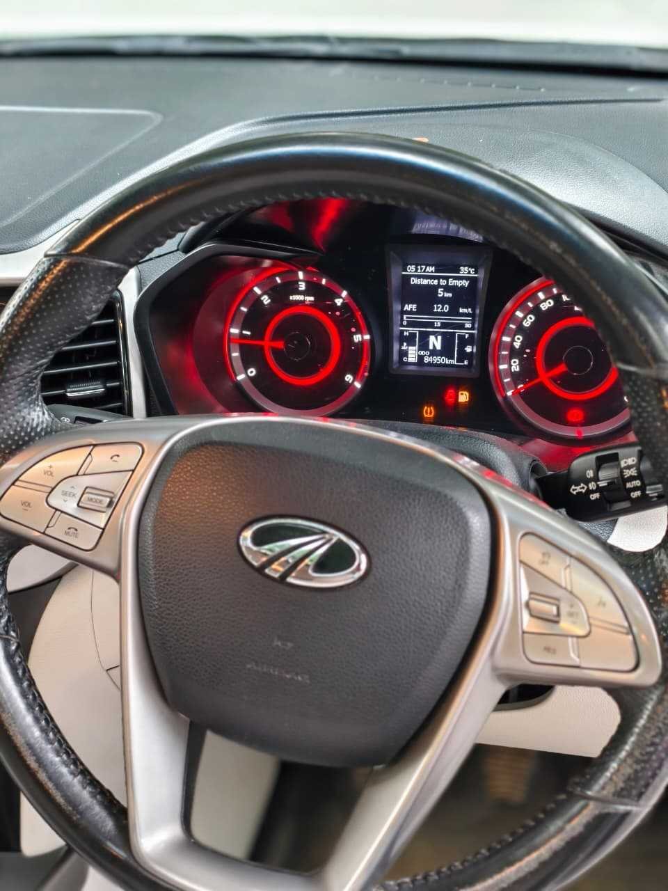 XUV300 W8 Diesel Manual 2022 - Image 4