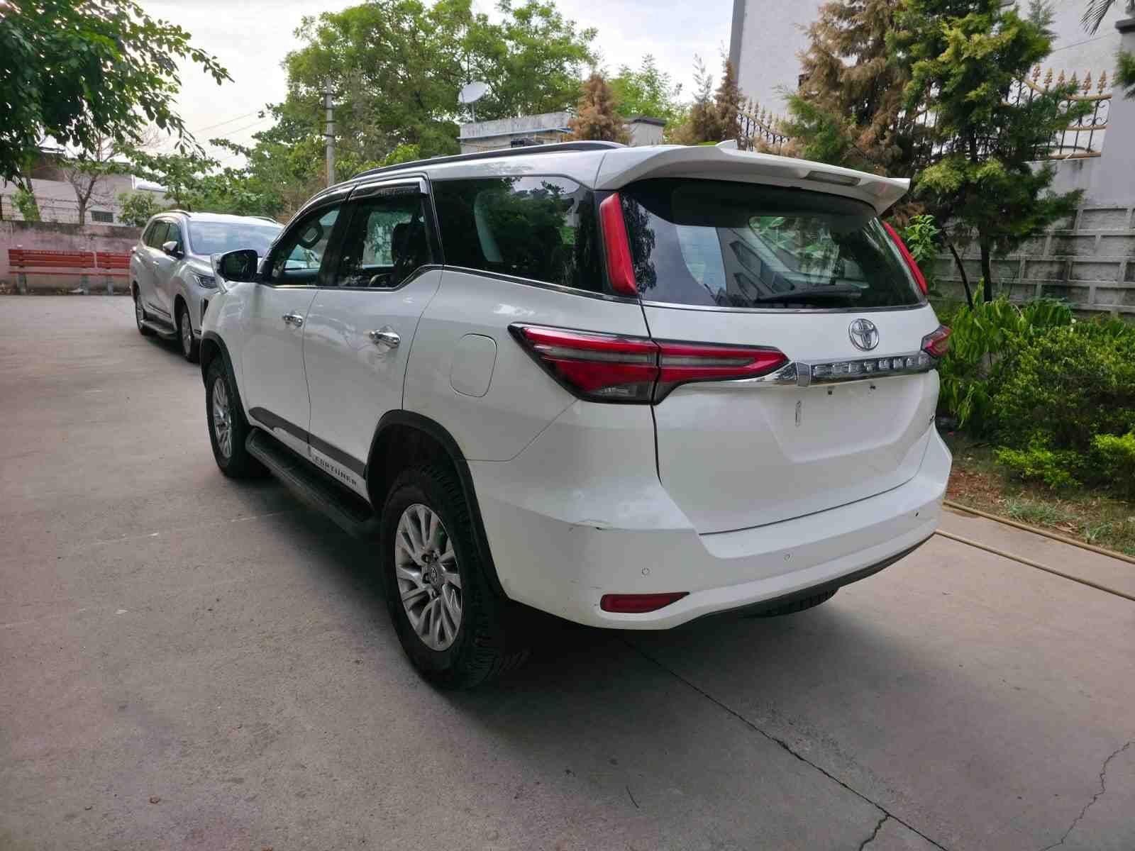 Toyota Fortuner Σ4 Diesel Manual - Image 5