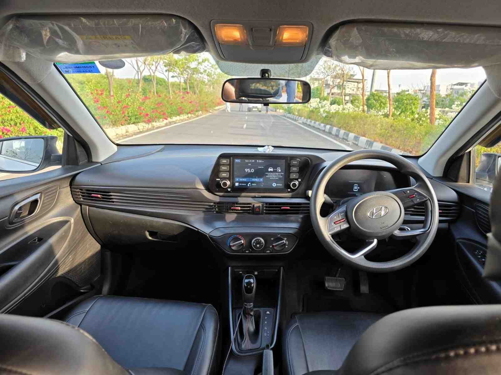 i20 Sportz Petrol Automatic - Image 2