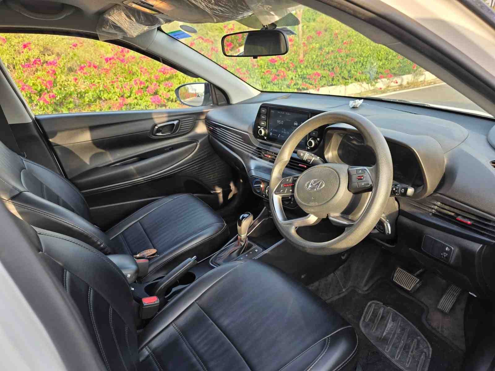 i20 Sportz Petrol Automatic - Image 6
